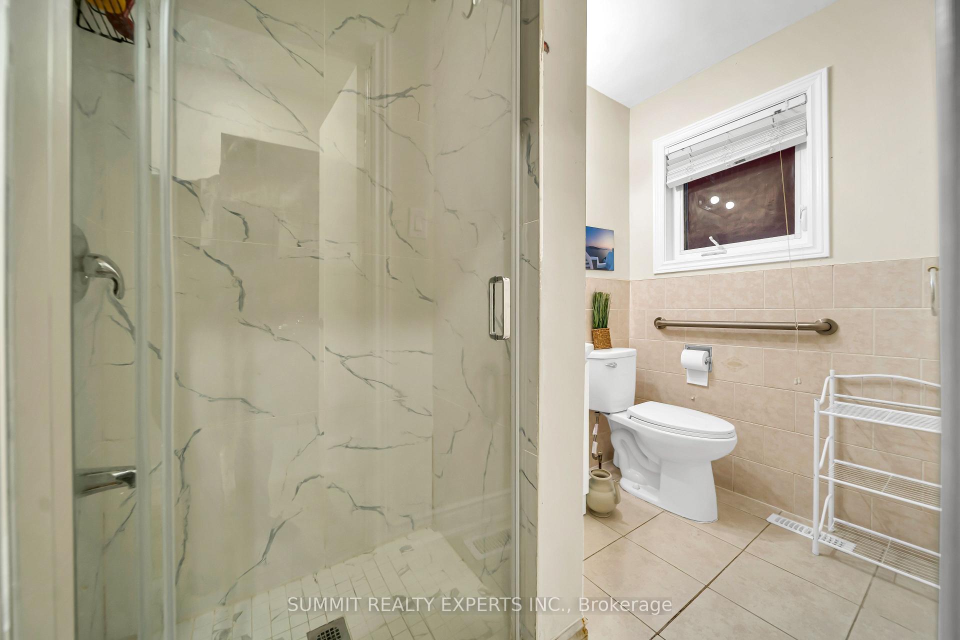 Photo 19 of 29 Coronation Circle, Brampton, Heart Lake West — HOMEH