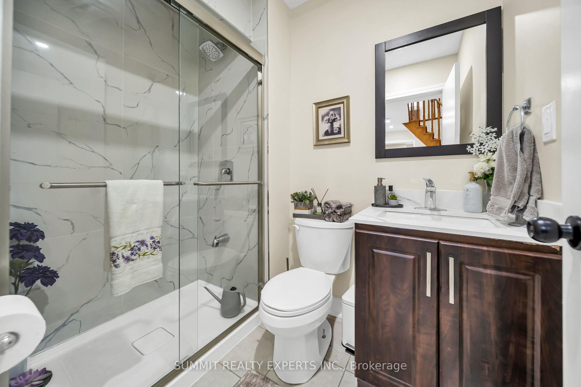 Photo 24 of 29 Coronation Circle, Brampton, Heart Lake West — HOMEH