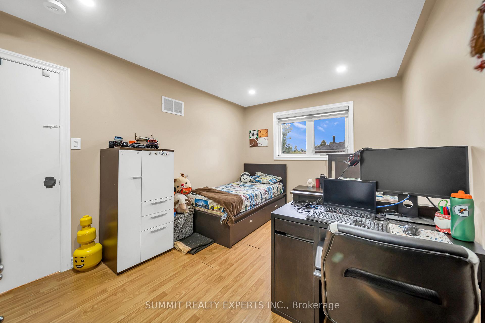 Photo 33 of 29 Coronation Circle, Brampton, Heart Lake West — HOMEH