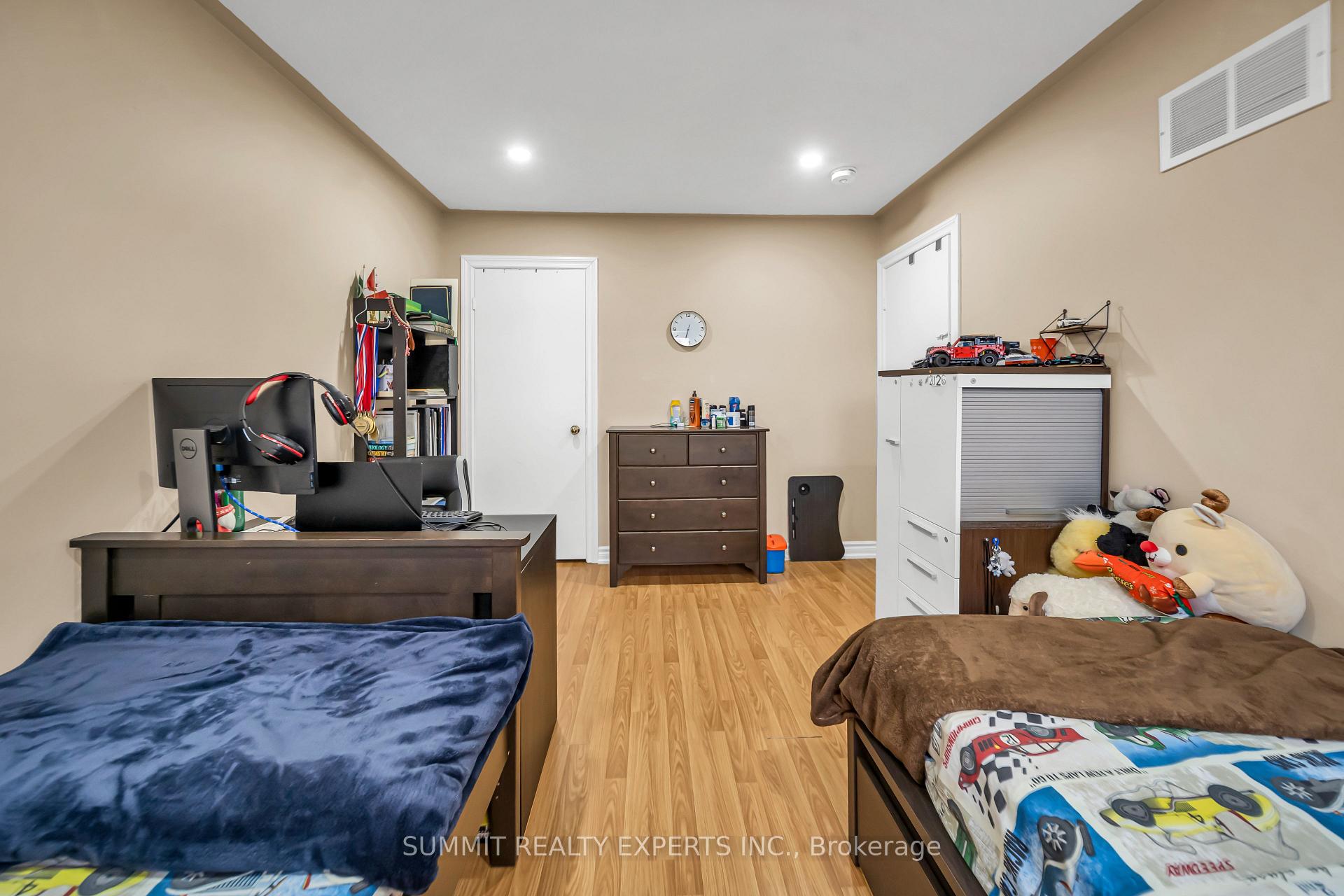 Photo 34 of 29 Coronation Circle, Brampton, Heart Lake West — HOMEH