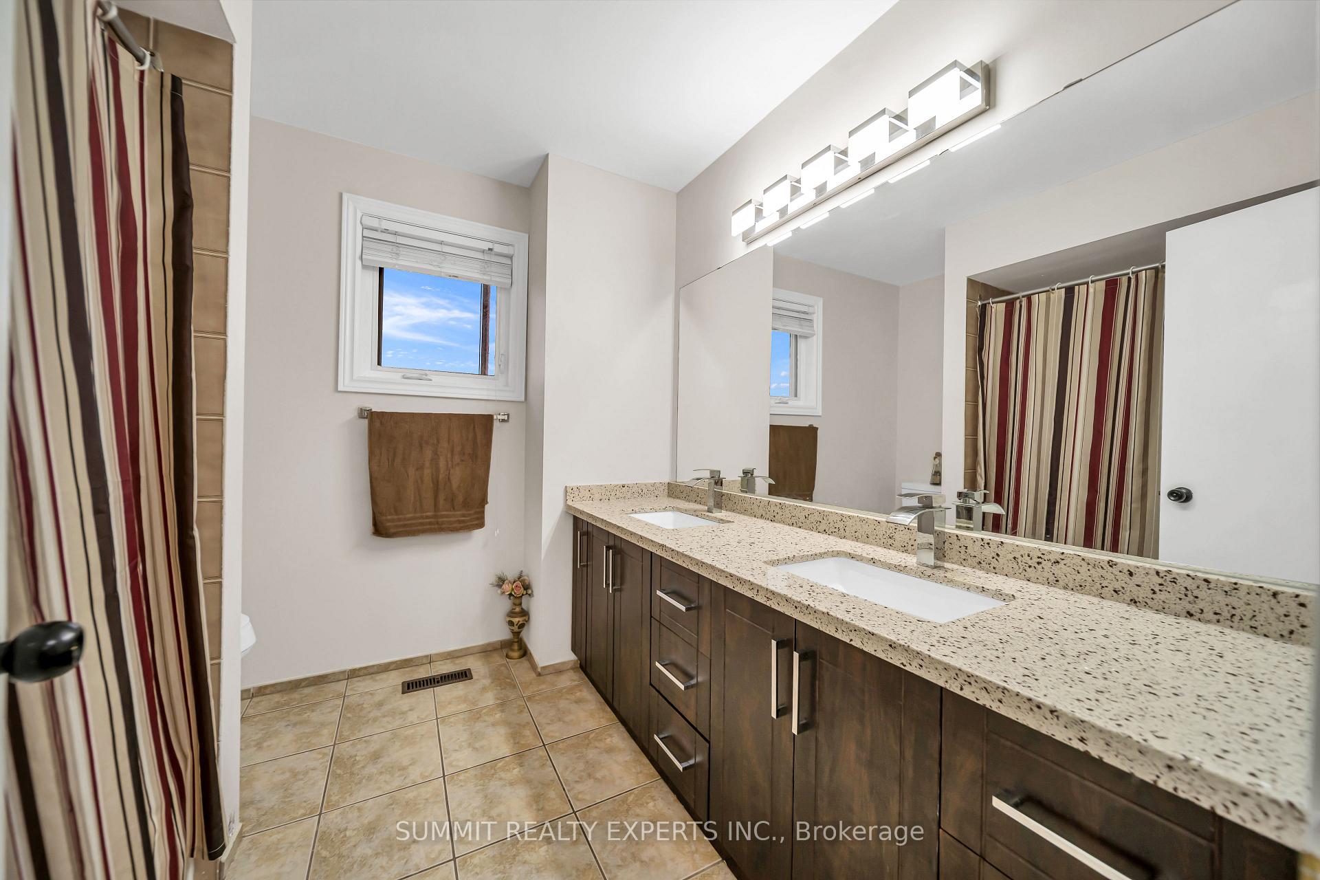 Photo 35 of 29 Coronation Circle, Brampton, Heart Lake West — HOMEH