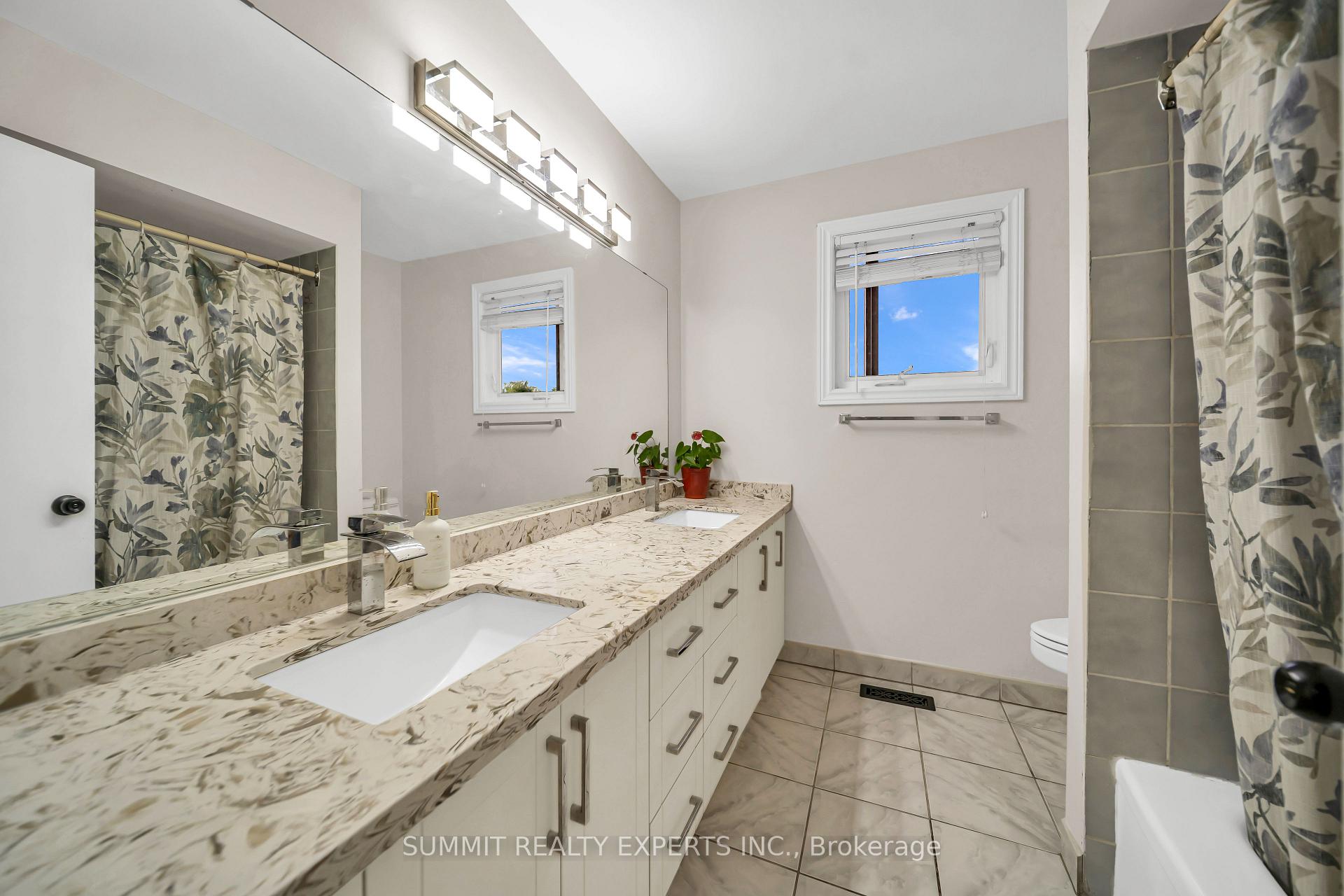 Photo 36 of 29 Coronation Circle, Brampton, Heart Lake West — HOMEH