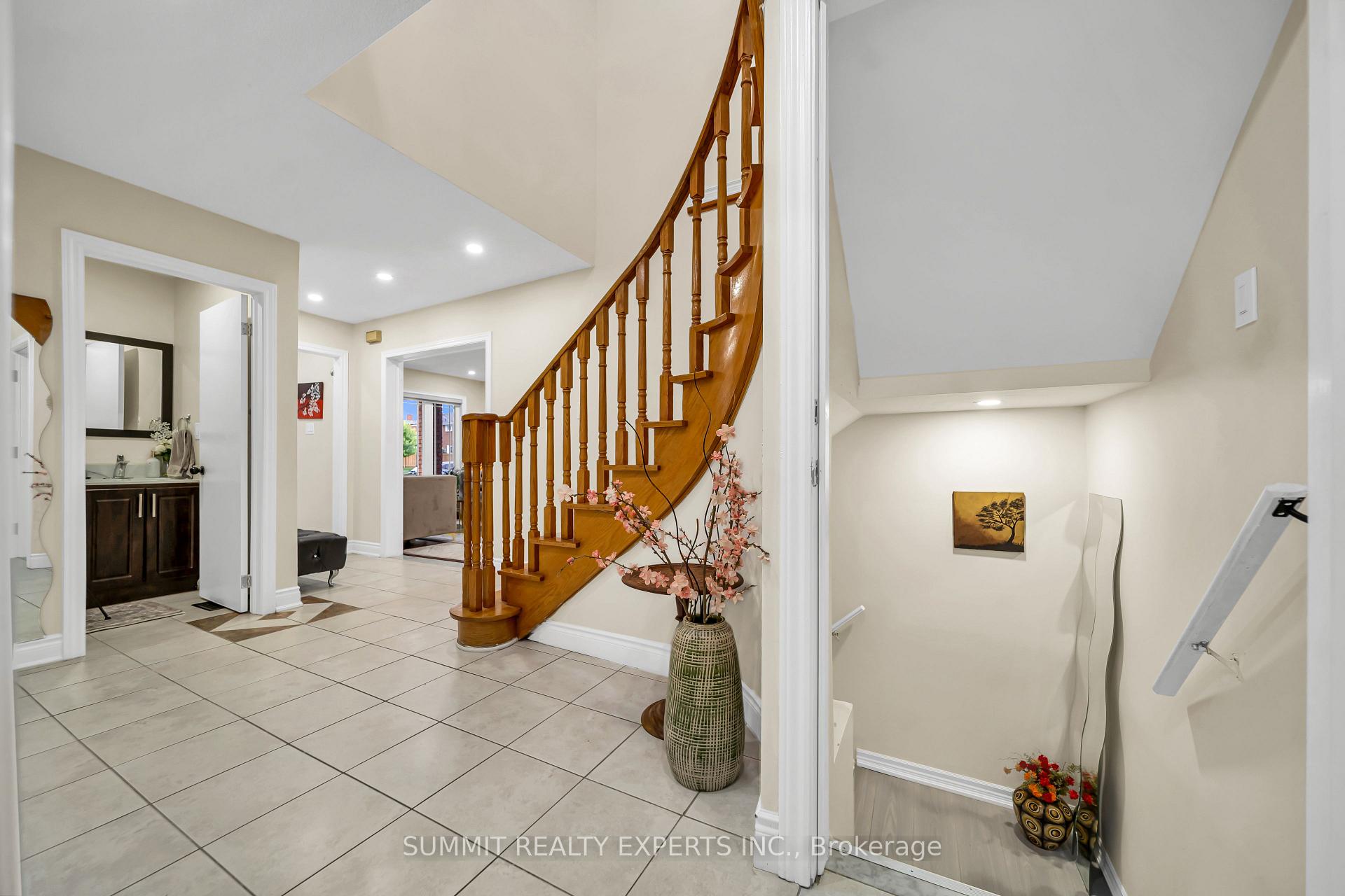 Photo 39 of 29 Coronation Circle, Brampton, Heart Lake West — HOMEH