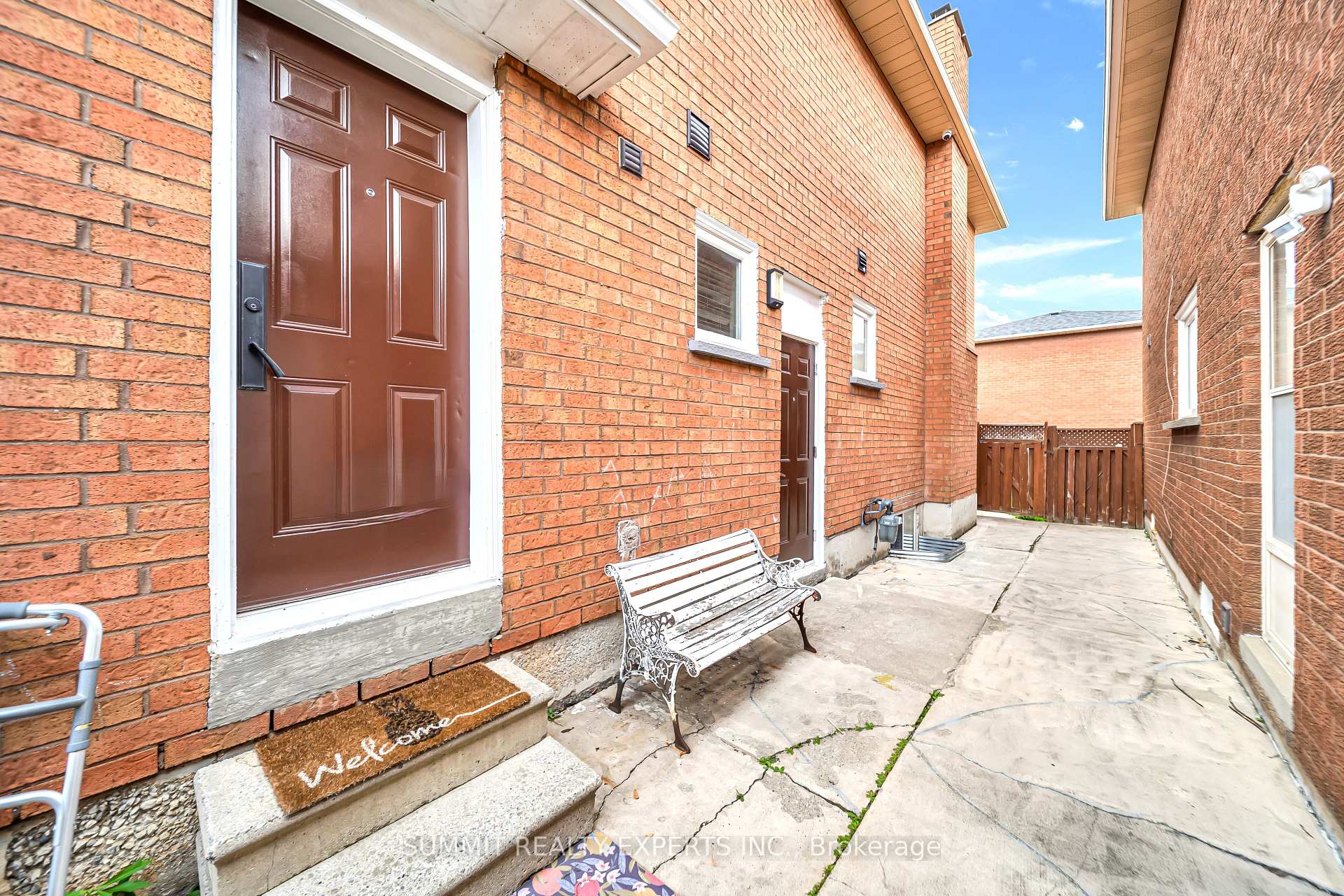 Photo 45 of 29 Coronation Circle, Brampton, Heart Lake West — HOMEH