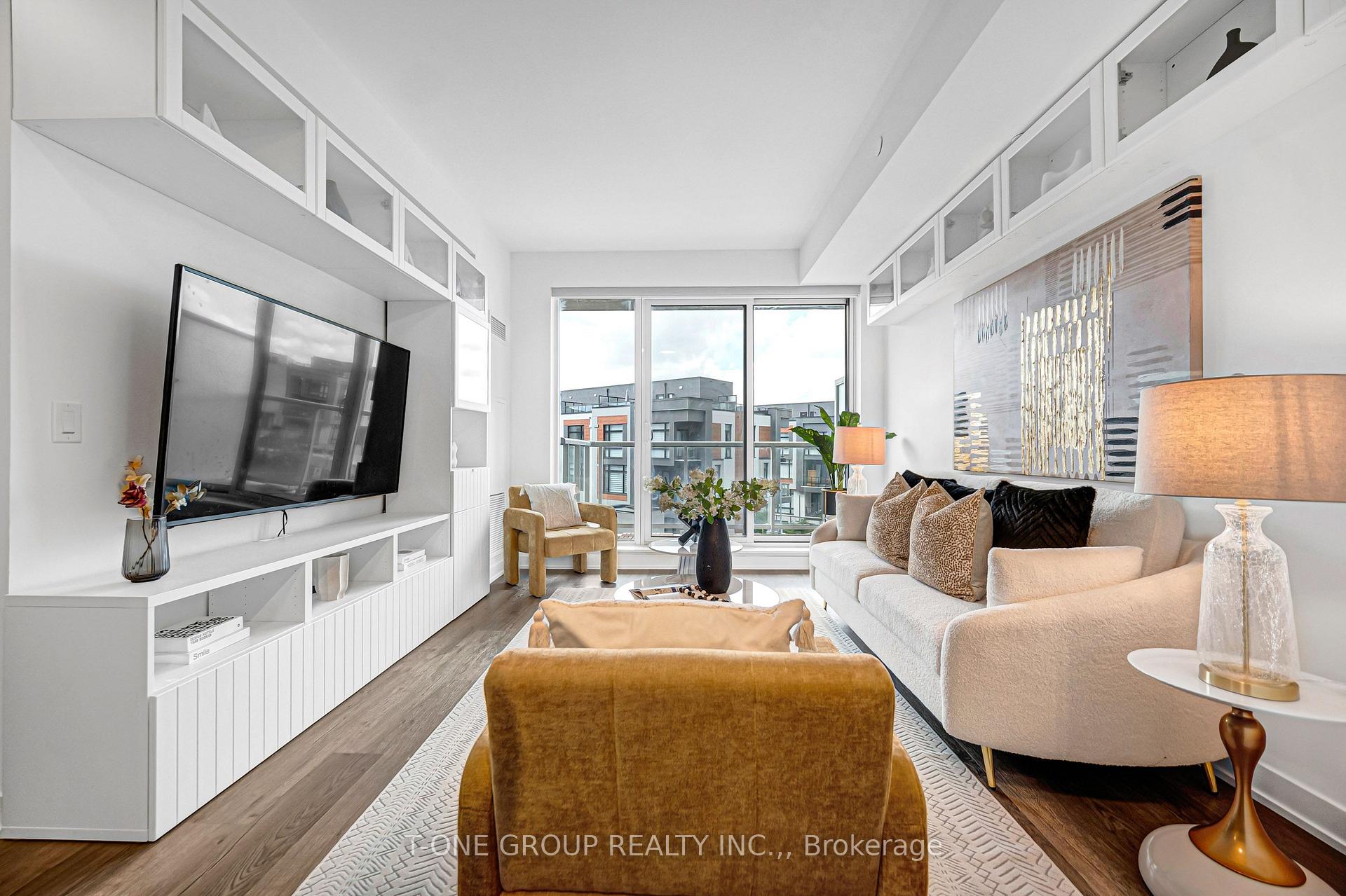 Photo 3 of Unit 313, 6 David Eyer Road, Richmond Hill, Rural Richmond Hill — HOMEH