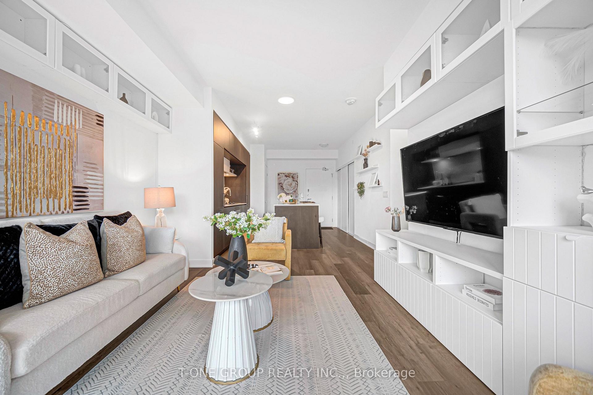 Photo 9 of Unit 313, 6 David Eyer Road, Richmond Hill, Rural Richmond Hill — HOMEH