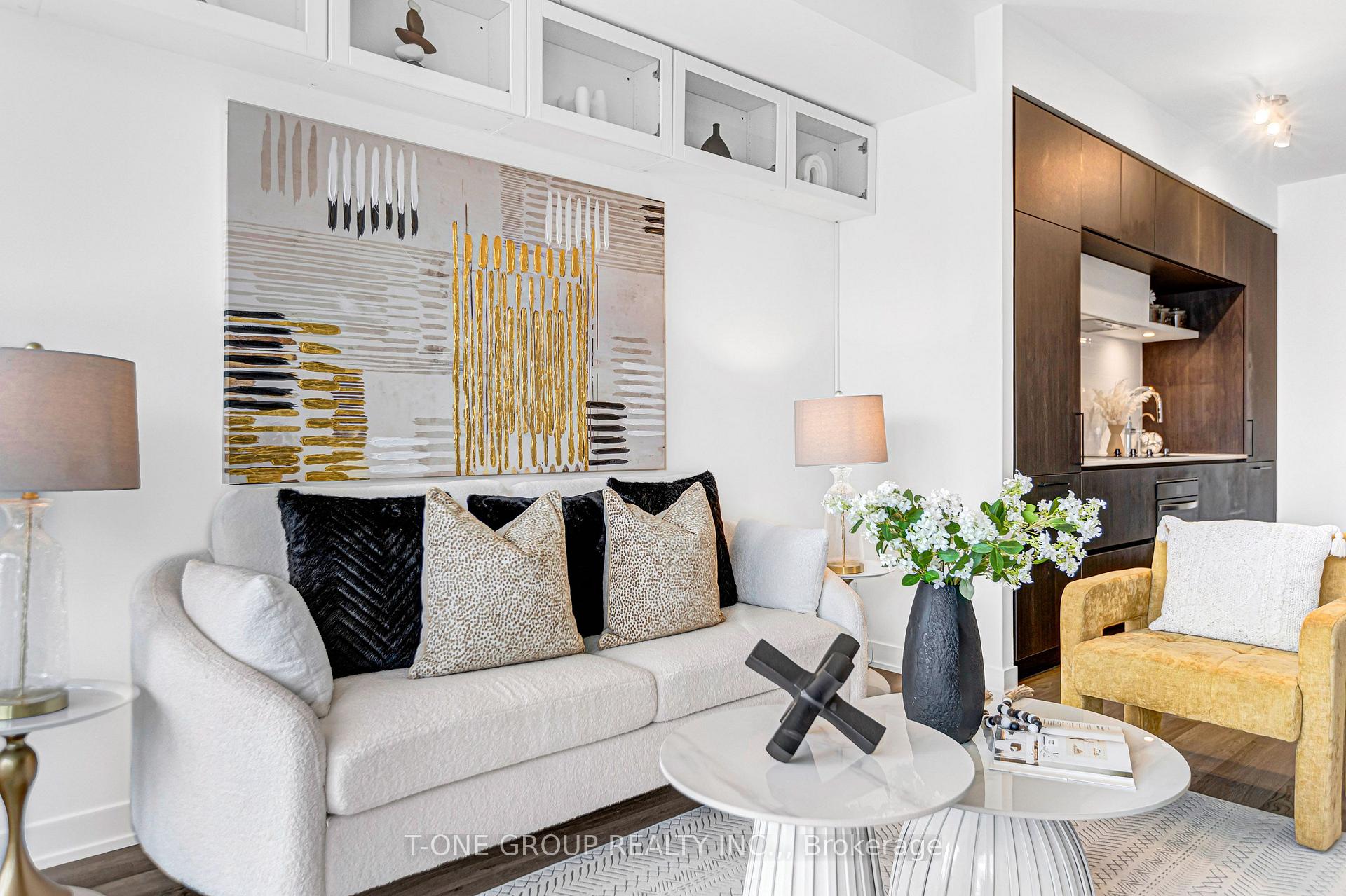 Photo 11 of Unit 313, 6 David Eyer Road, Richmond Hill, Rural Richmond Hill — HOMEH