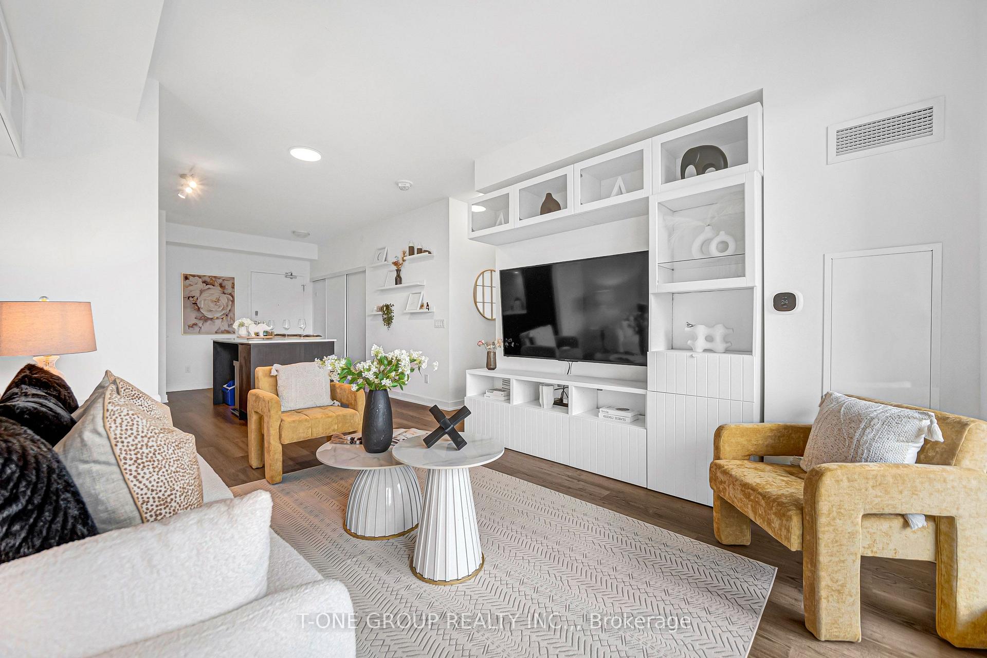 Photo 12 of Unit 313, 6 David Eyer Road, Richmond Hill, Rural Richmond Hill — HOMEH