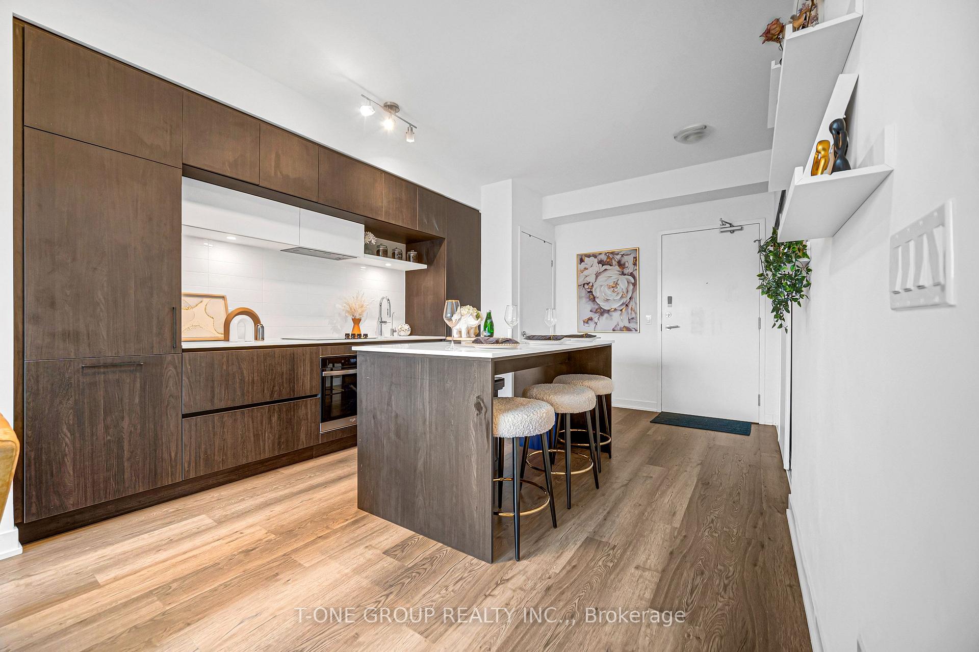 Photo 13 of Unit 313, 6 David Eyer Road, Richmond Hill, Rural Richmond Hill — HOMEH