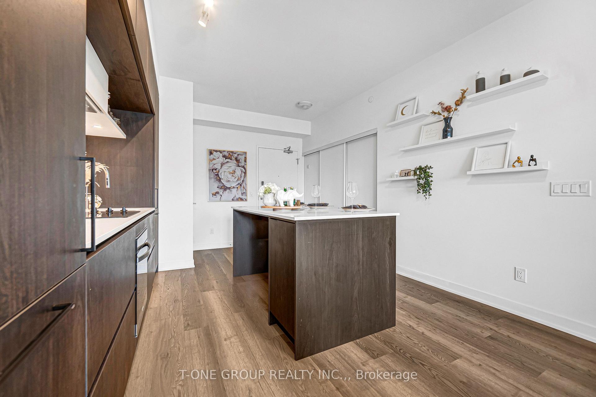 Photo 15 of Unit 313, 6 David Eyer Road, Richmond Hill, Rural Richmond Hill — HOMEH