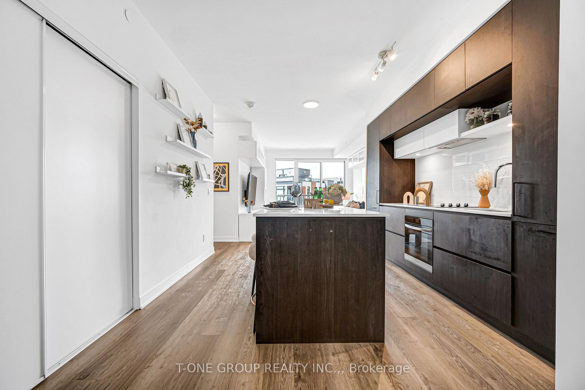 Photo 17 of Unit 313, 6 David Eyer Road, Richmond Hill, Rural Richmond Hill — HOMEH
