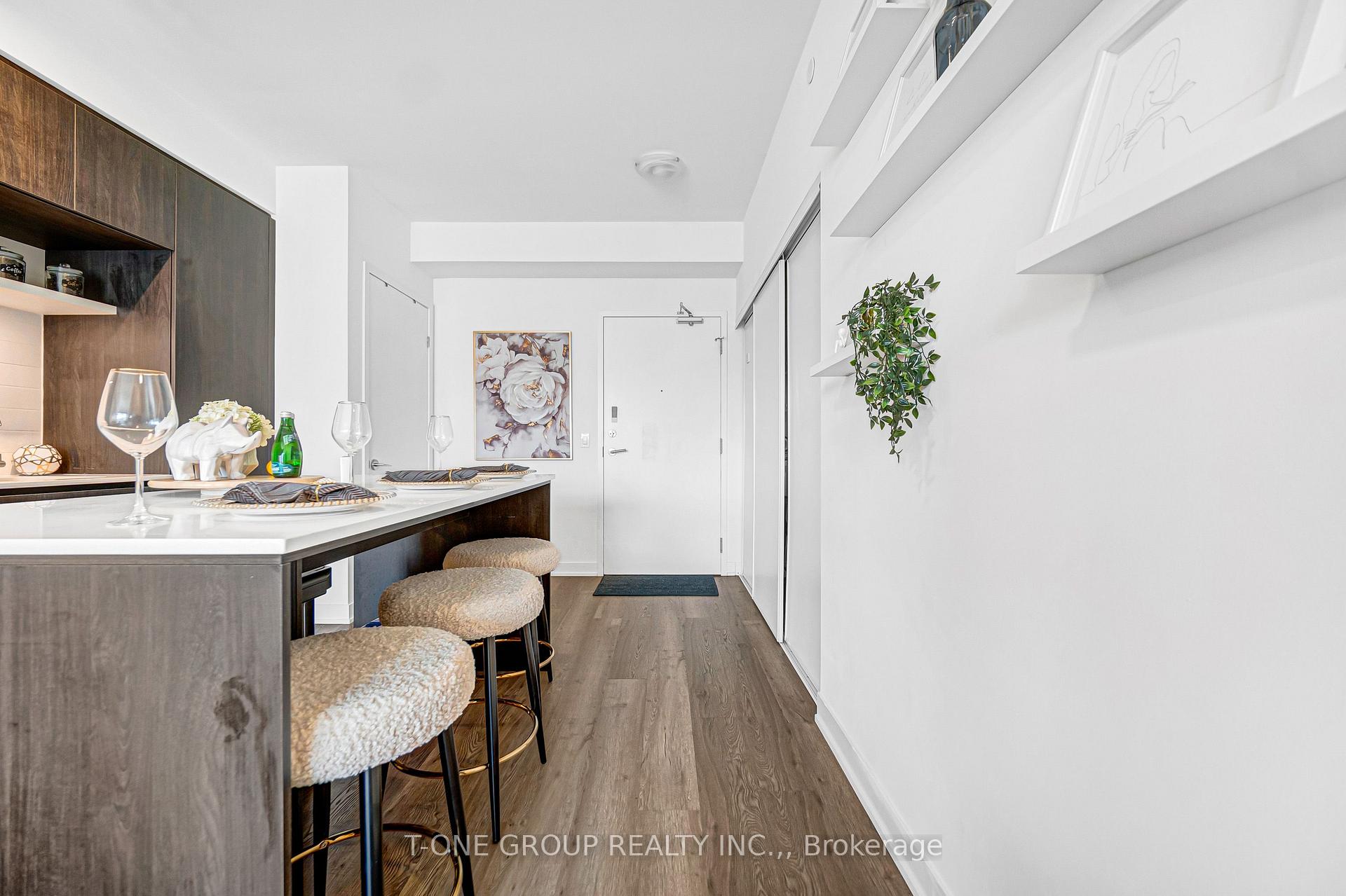 Photo 18 of Unit 313, 6 David Eyer Road, Richmond Hill, Rural Richmond Hill — HOMEH