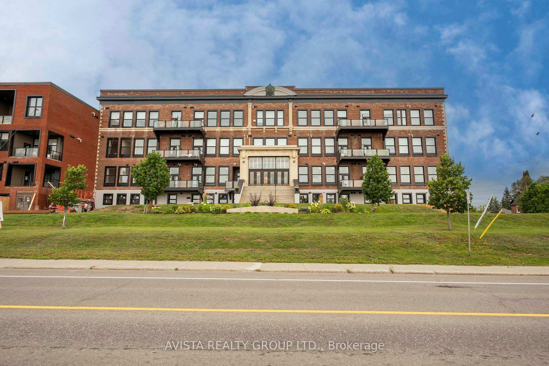 Photo 2 of 96 High St North Suite 2413 N, Thunder Bay, College Heights — HOMEH
