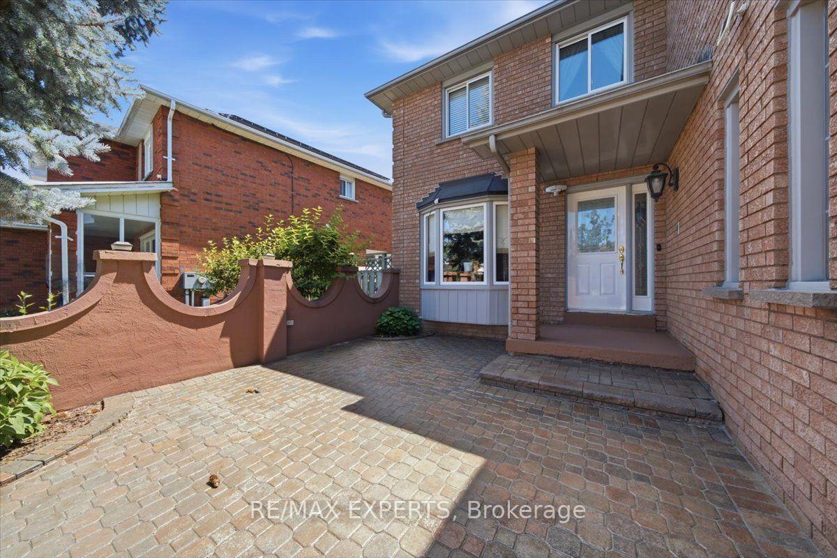 Photo 3 of 5 Jordana Drive, Markham, Middlefield — HOMEH