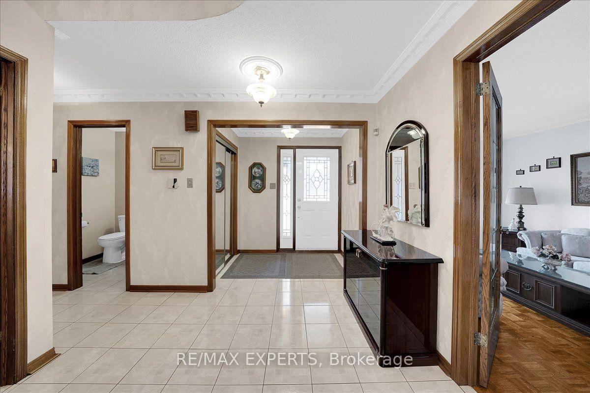 Photo 4 of 5 Jordana Drive, Markham, Middlefield — HOMEH