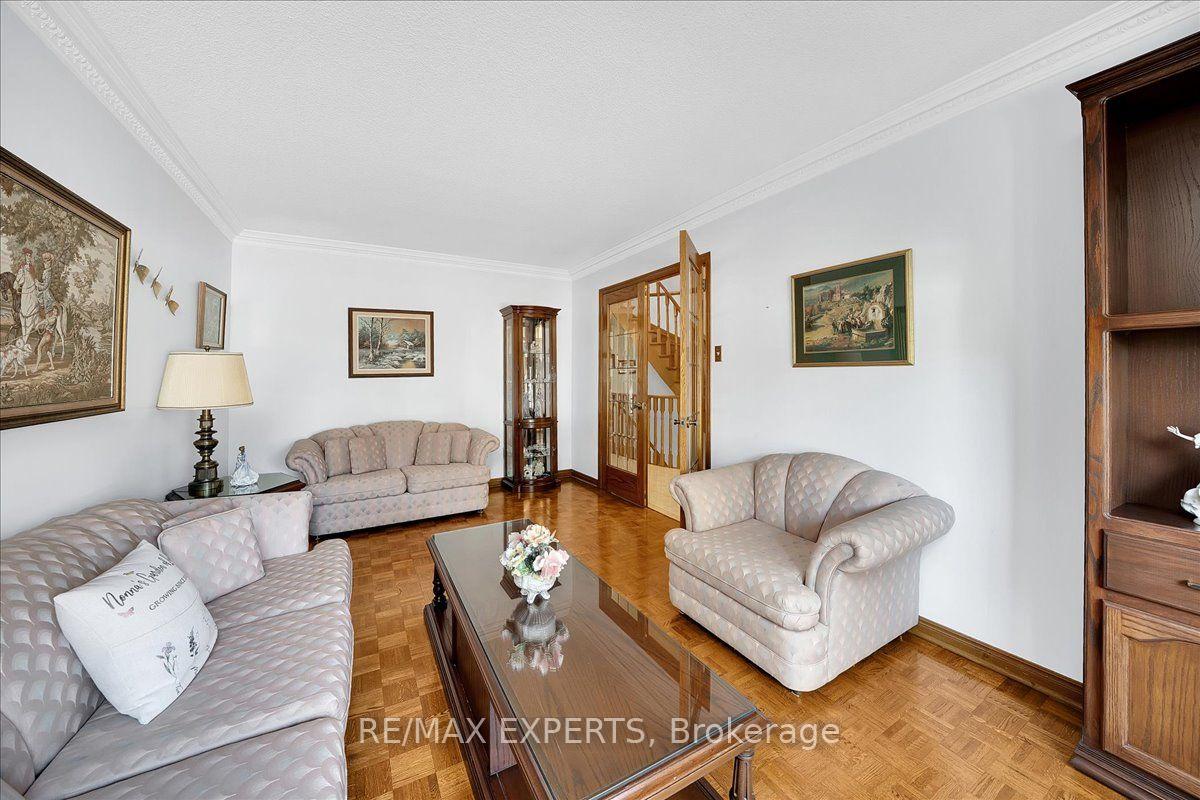 Photo 9 of 5 Jordana Drive, Markham, Middlefield — HOMEH