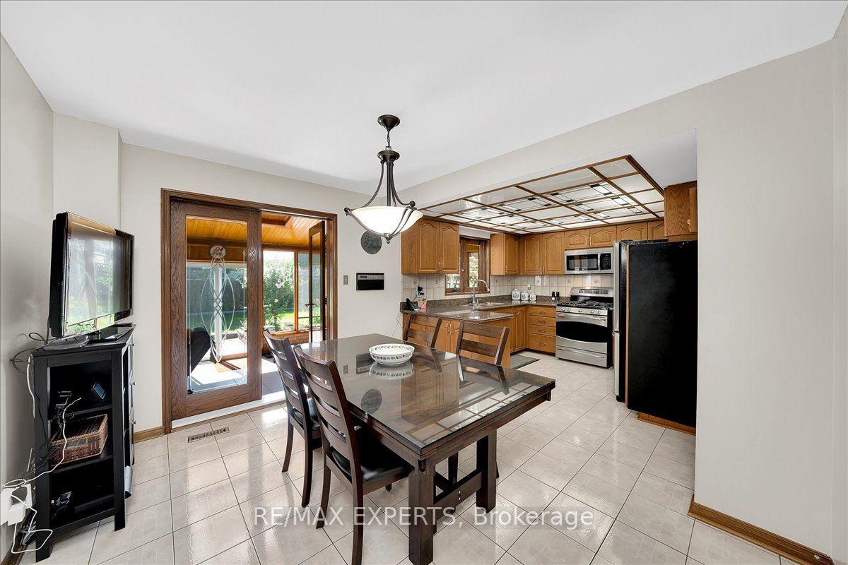 Photo 12 of 5 Jordana Drive, Markham, Middlefield — HOMEH