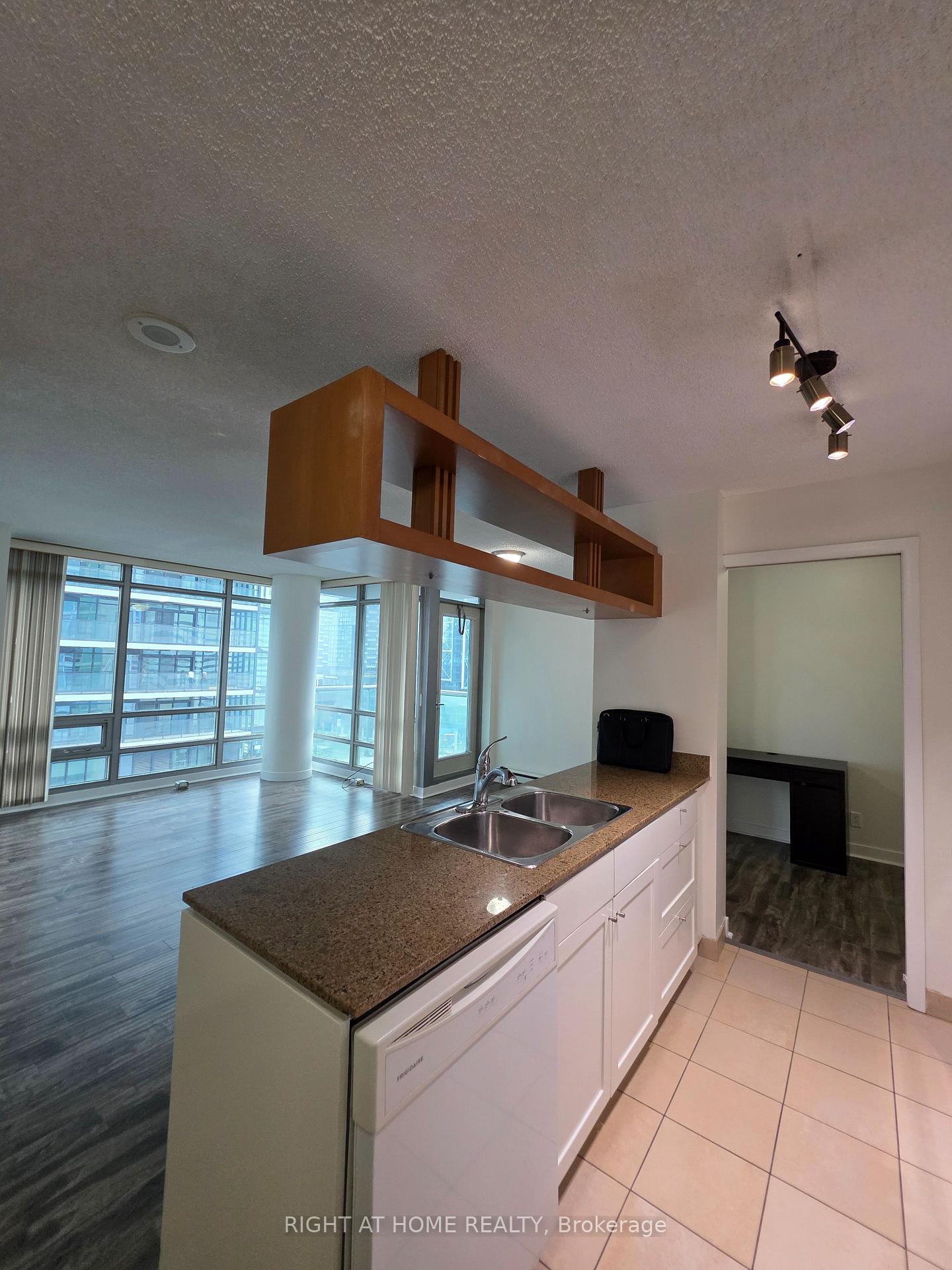 Front of Unit 2108, 81 Navy Wharf Court
