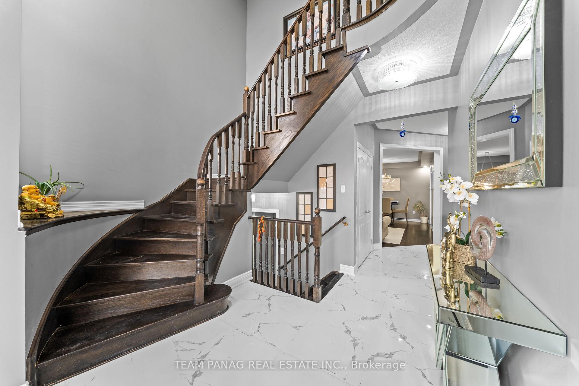 Photo 5 of 91 Campwood Crescent, Brampton, Bram East — HOMEH