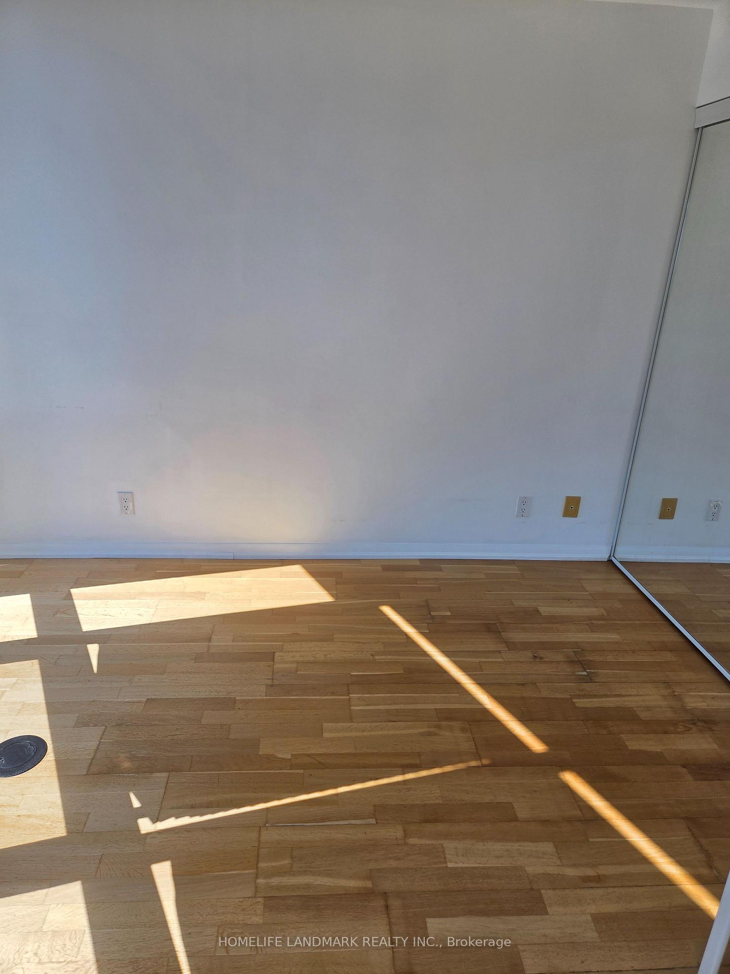 Photo 3 of Unit 4209, 832 Bay Street, Toronto, Bay Street Corridor — HOMEH
