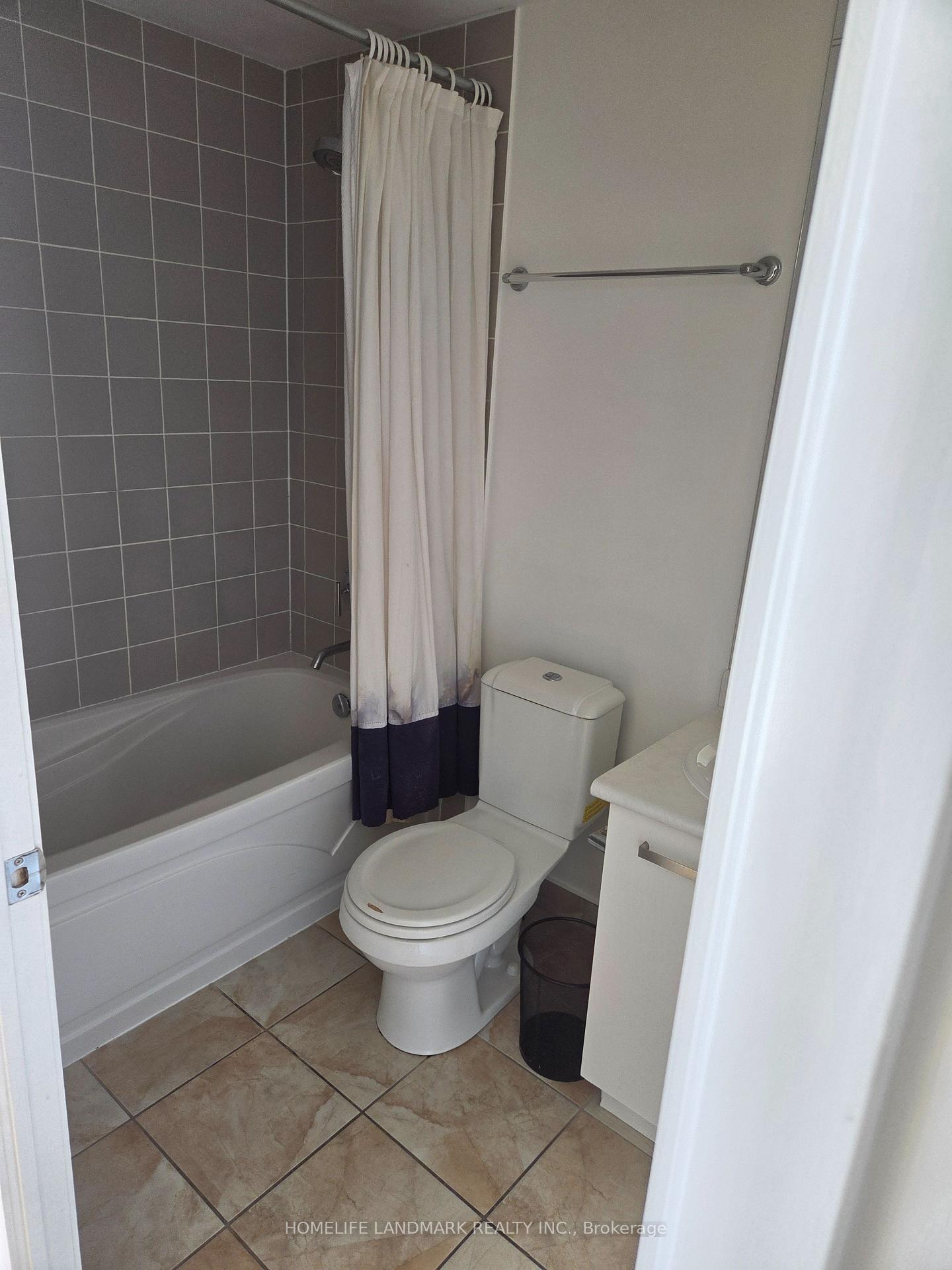 Photo 4 of Unit 4209, 832 Bay Street, Toronto, Bay Street Corridor — HOMEH