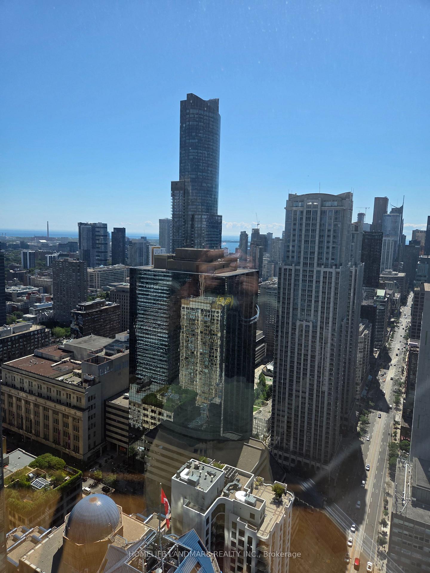 Photo 5 of Unit 4209, 832 Bay Street, Toronto, Bay Street Corridor — HOMEH