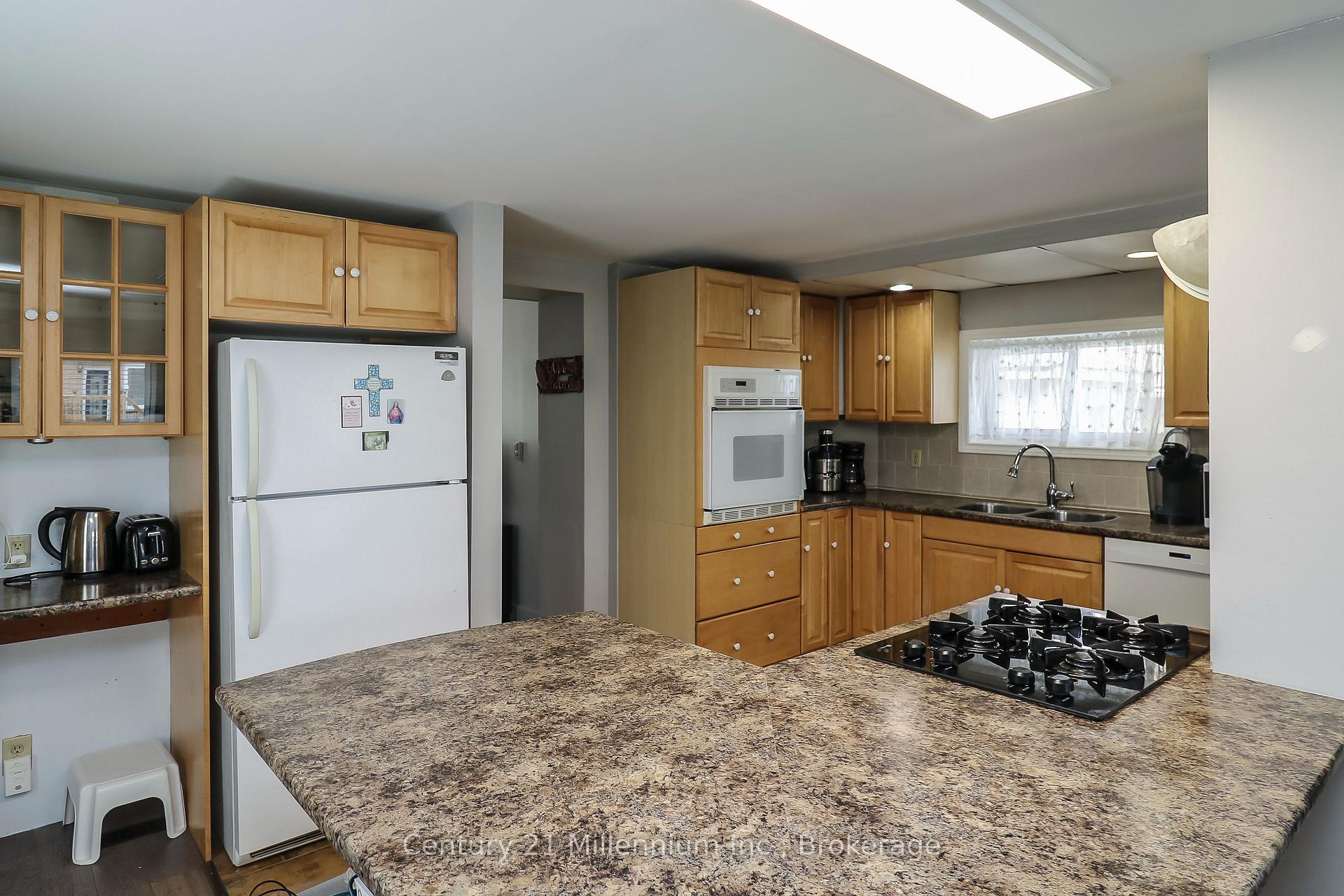 Photo 7 of 756 Quebec Street, Midland — HOMEH