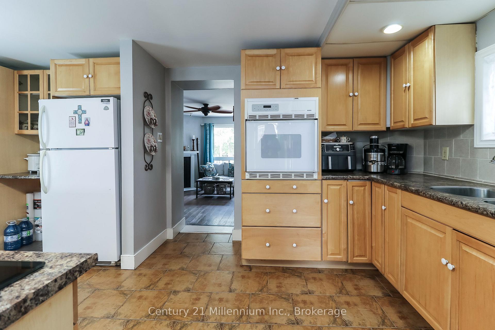 Photo 8 of 756 Quebec Street, Midland — HOMEH