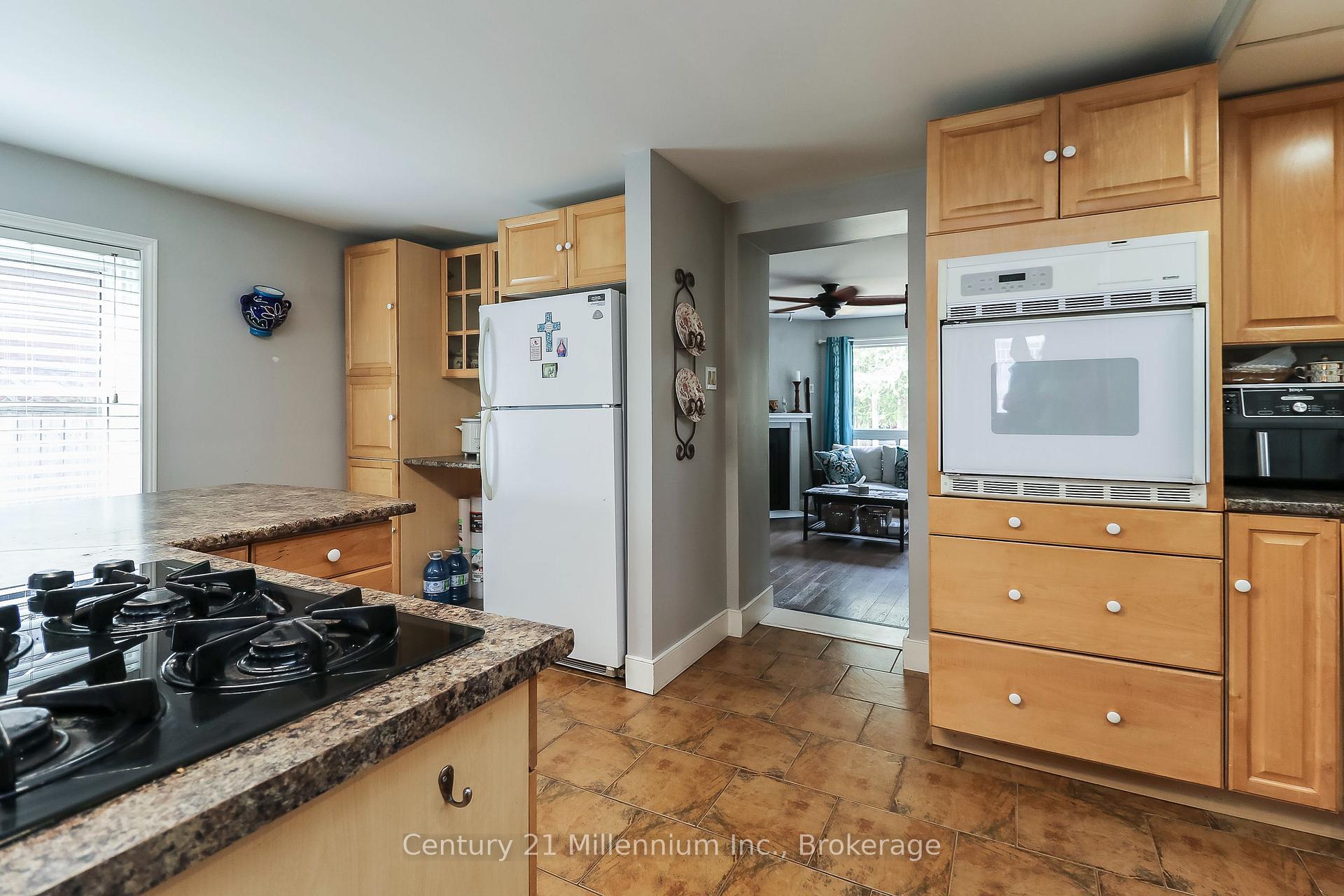 Photo 9 of 756 Quebec Street, Midland — HOMEH