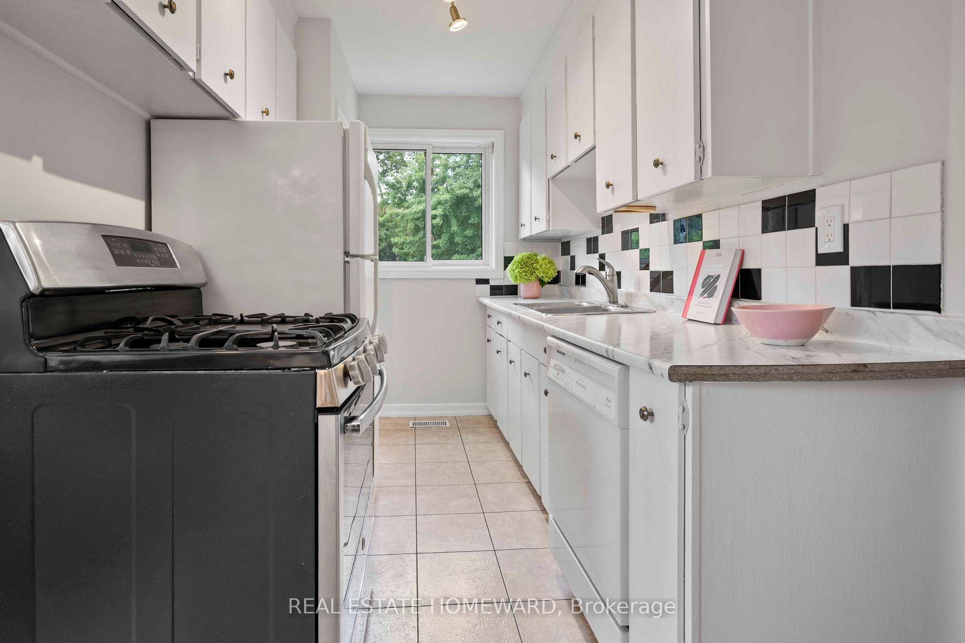 Photo 17 of 118 Zaph Avenue, Scarborough, Highland Creek — HOMEH