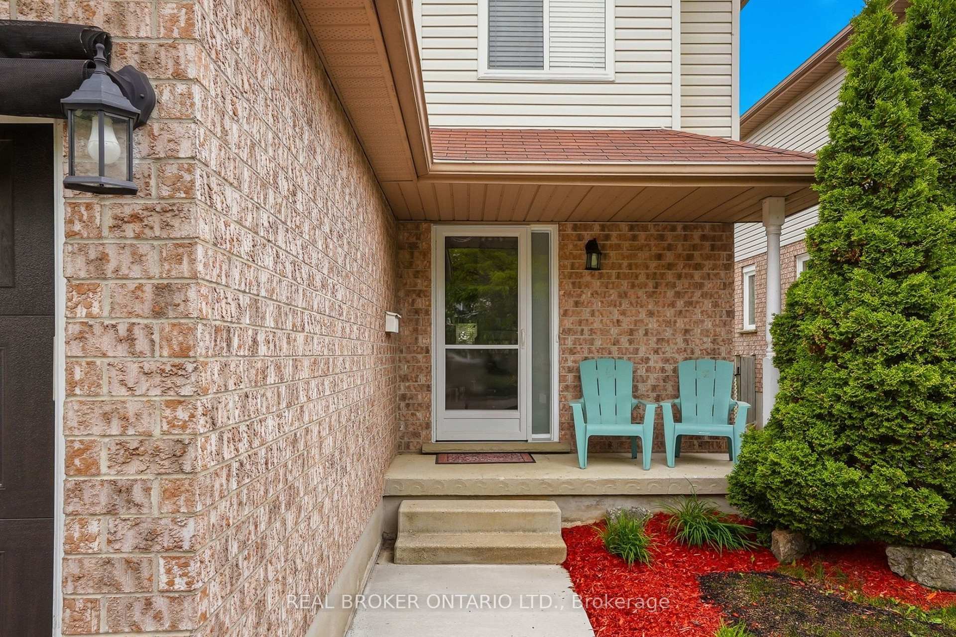 Photo 4 of 326 Rosette Drive, Waterloo, Lexington — HOMEH