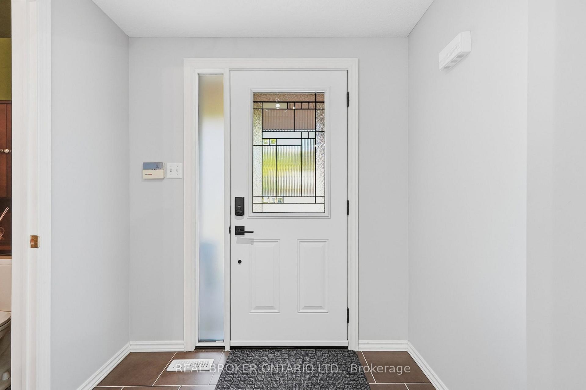 Photo 5 of 326 Rosette Drive, Waterloo, Lexington — HOMEH