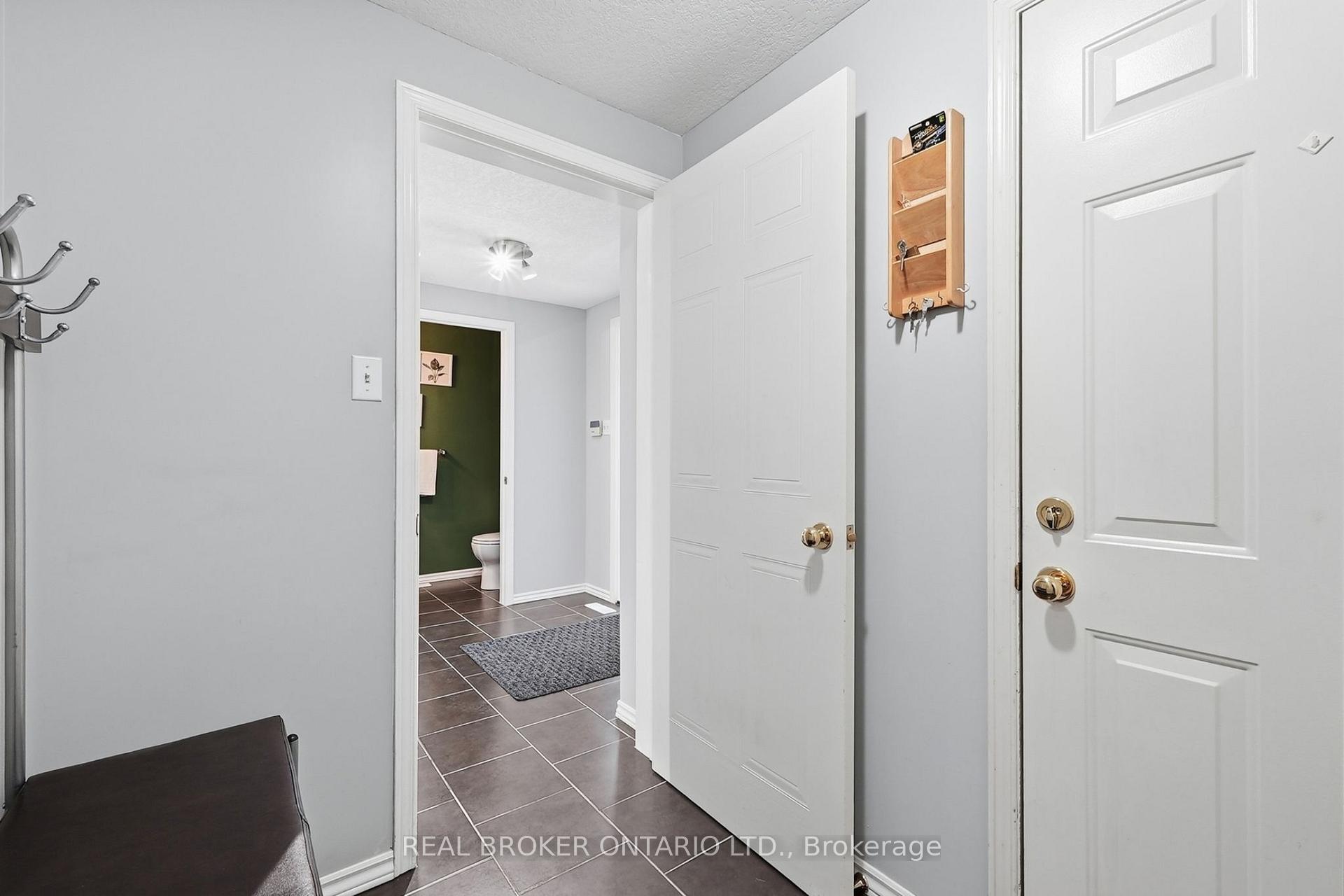 Photo 9 of 326 Rosette Drive, Waterloo, Lexington — HOMEH