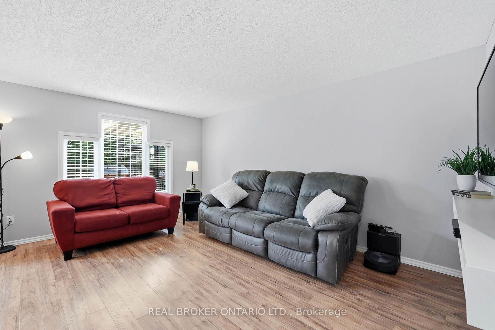 Photo 10 of 326 Rosette Drive, Waterloo, Lexington — HOMEH