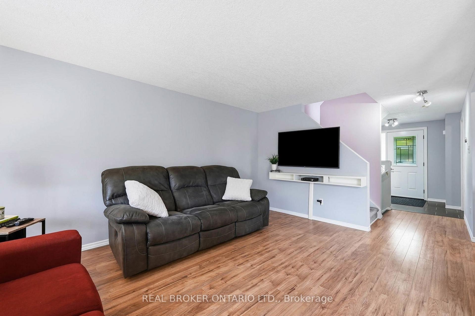 Photo 12 of 326 Rosette Drive, Waterloo, Lexington — HOMEH