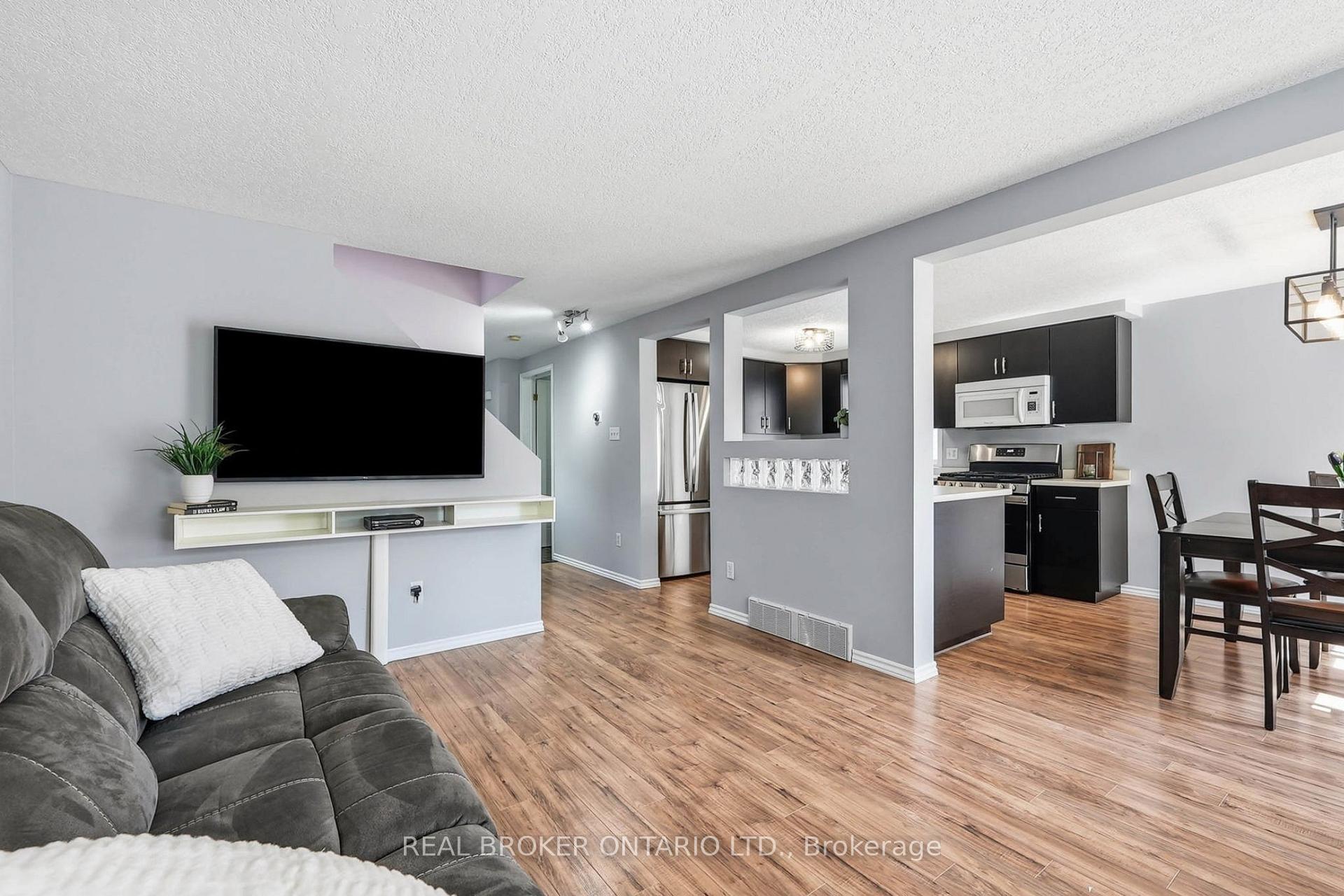 Photo 13 of 326 Rosette Drive, Waterloo, Lexington — HOMEH