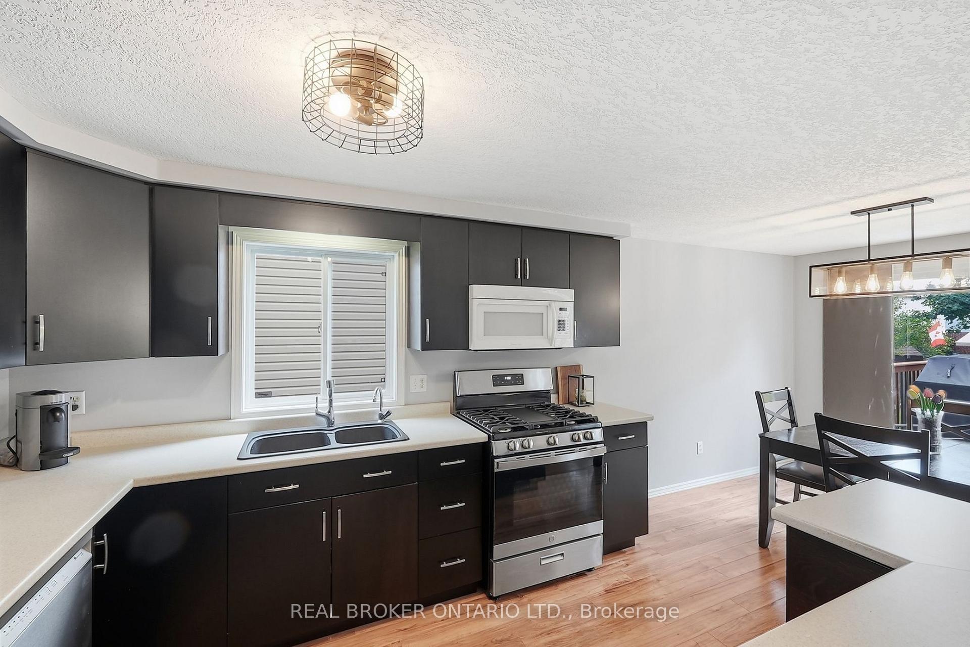Photo 14 of 326 Rosette Drive, Waterloo, Lexington — HOMEH