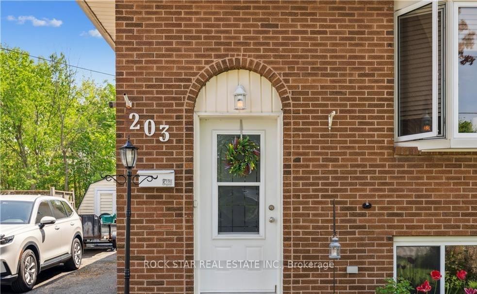 Photo 3 of Unit Upper, 203 Commercial Street, Welland, Lincoln/Crowland — HOMEH