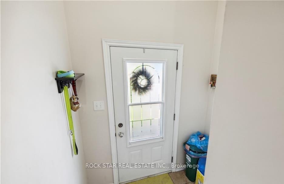 Photo 4 of Unit Upper, 203 Commercial Street, Welland, Lincoln/Crowland — HOMEH