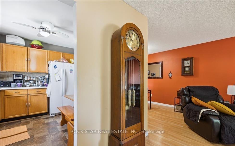 Photo 5 of Unit Upper, 203 Commercial Street, Welland, Lincoln/Crowland — HOMEH