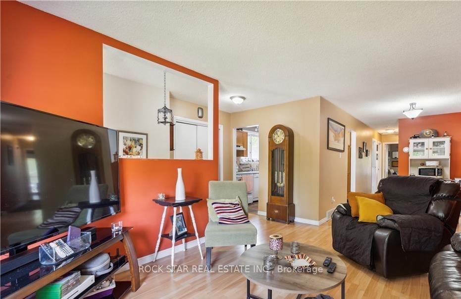 Photo 6 of Unit Upper, 203 Commercial Street, Welland, Lincoln/Crowland — HOMEH