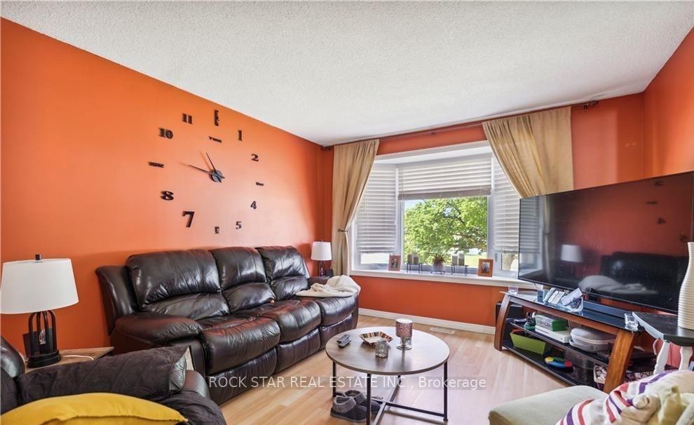 Photo 7 of Unit Upper, 203 Commercial Street, Welland, Lincoln/Crowland — HOMEH