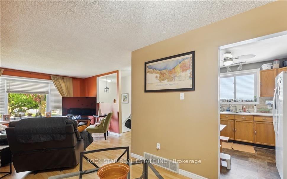 Photo 9 of Unit Upper, 203 Commercial Street, Welland, Lincoln/Crowland — HOMEH
