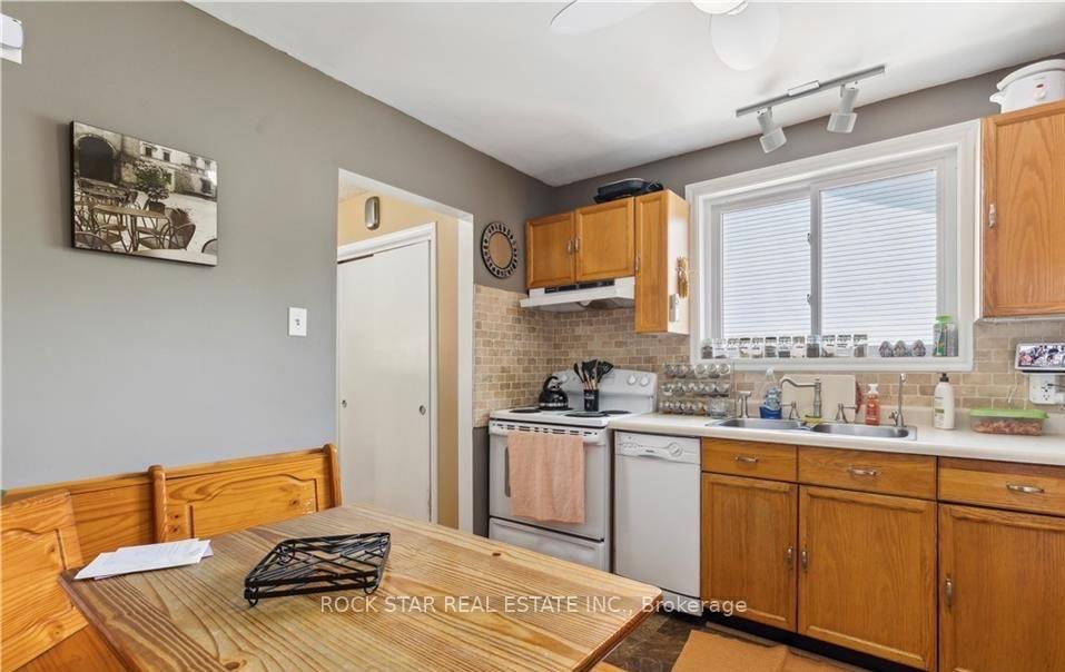 Photo 11 of Unit Upper, 203 Commercial Street, Welland, Lincoln/Crowland — HOMEH