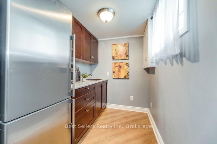 Photo 13 of 12 Bowshelm Court, Mississauga, Streetsville — HOMEH