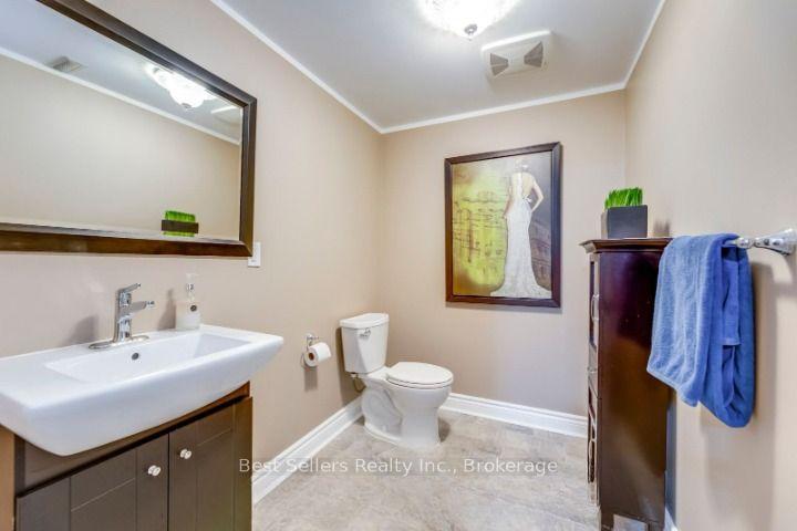 Photo 15 of 12 Bowshelm Court, Mississauga, Streetsville — HOMEH