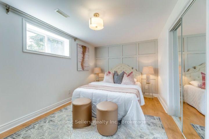 Photo 17 of 12 Bowshelm Court, Mississauga, Streetsville — HOMEH