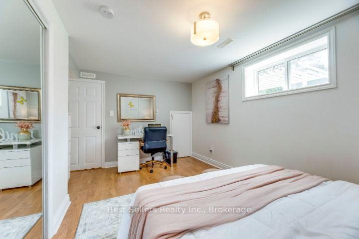 Photo 19 of 12 Bowshelm Court, Mississauga, Streetsville — HOMEH