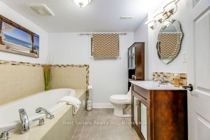 Photo 20 of 12 Bowshelm Court, Mississauga, Streetsville — HOMEH