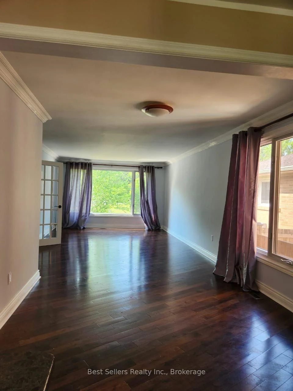Photo 8 of 12 Bowshelm Court, Mississauga, Streetsville — HOMEH
